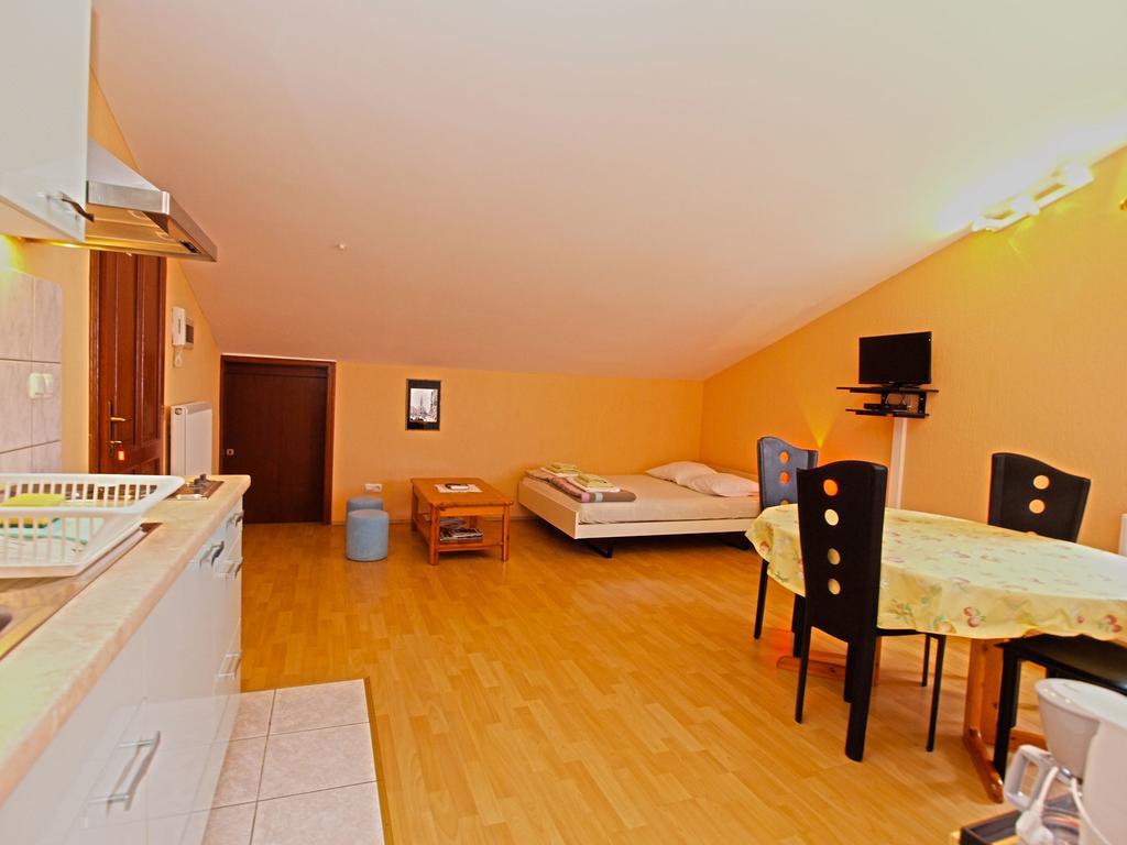 Apartments Denis 19 Fazana Exterior photo