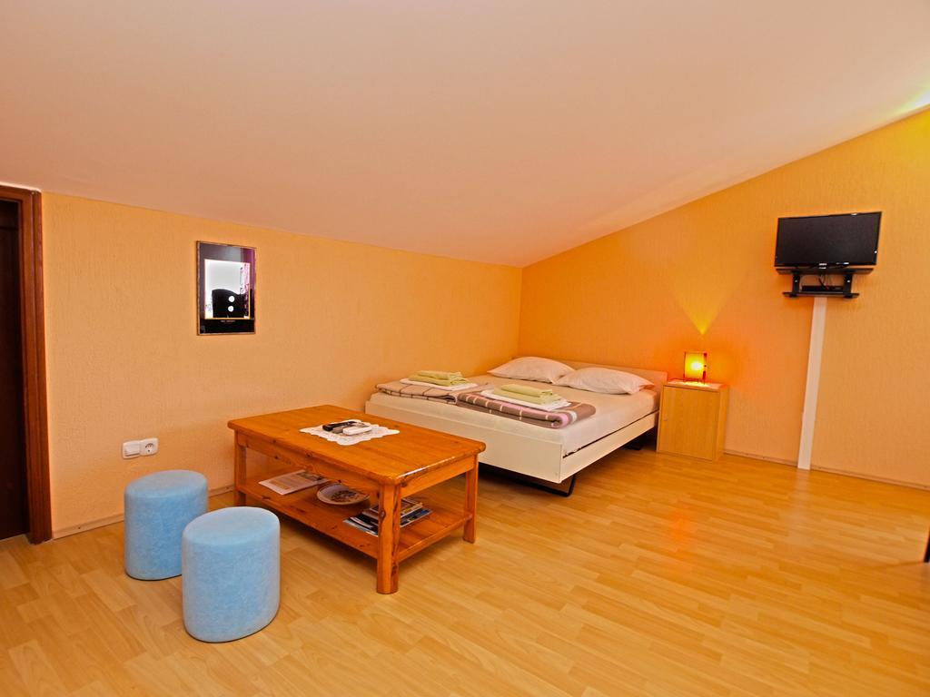 Apartments Denis 19 Fazana Exterior photo